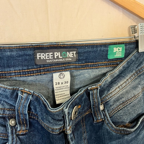 Free planet mens distressed denim jeans. Size 28x30 - Picture 2 of 4